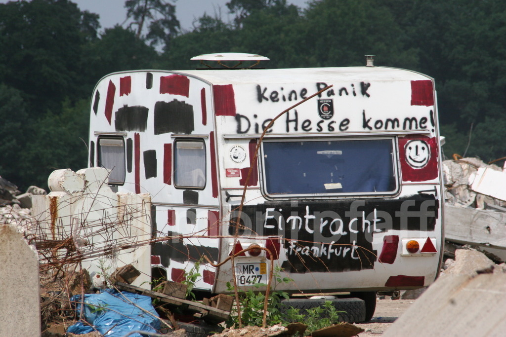 Eintracht Frankfurt Wohnwagen | Online-Shop | monipfaff.de - Realisiert mit Pictrs.com