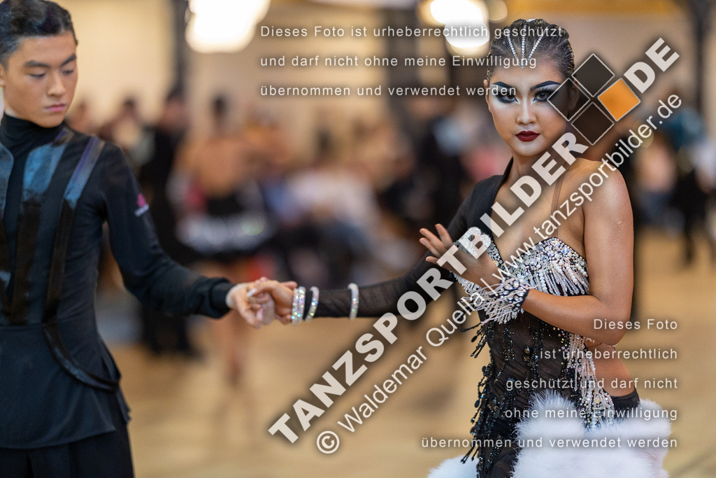 20230812-00173 | Hier finden Sie Tanz Bilder vom Latein und Standard Formationen tanzen. Sportbilder vom Tanzsport. Schöne Fotos und von Weltmeisterschaft, Europameisterschaft, Bundesliga, Regionalliga, Oberliga und Landesliga sowie von GOC Stuttgart, DanceComp, WM Bremen