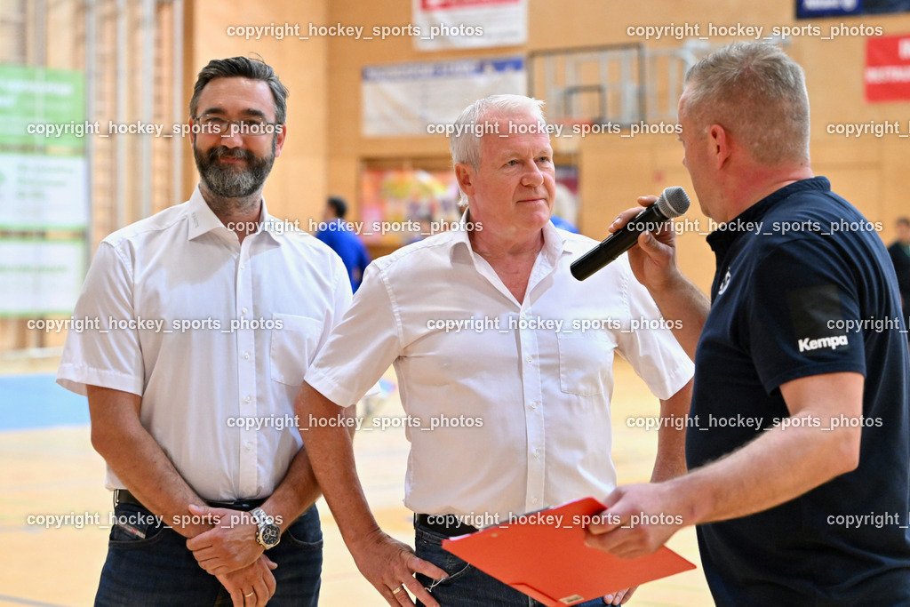 SC Ferlach vs. UHC Hollabrunn | Übungsleiter Karate Ferlach Hannes Valentin, Sektionsleiter Karate Ferlach Herwig G. Pluder, Hallensprecher SC Ferlach Christian Kanzian, SC Ferlach vs. UHC Hollabrunn, SC Ferlach vs. UHC Hollabrunn am 20.09.2025 in Ferlach (Ballspielhalle Ferlach), Austria, (Photo by Bernd Stefan)