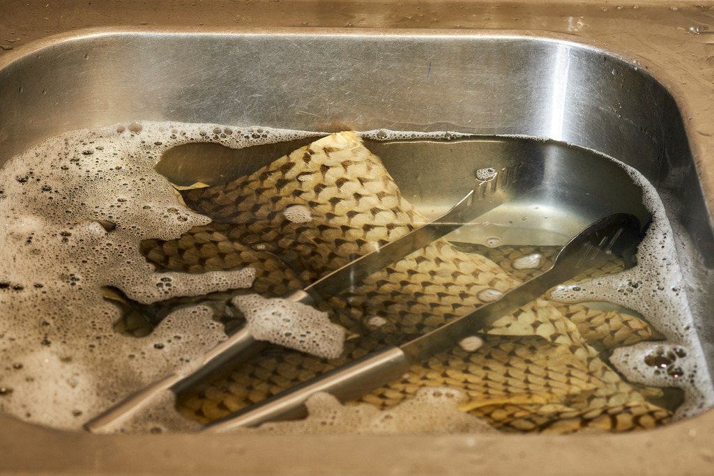 Yupitaze Fischtextil | Litschau, Austria - April 02, 2016: Yupitaze Fischtextil; das Fischleder wird mit einer speziellen Flüssigkeit präpariert um es haltbar zu machen. - Realisiert mit Pictrs.com