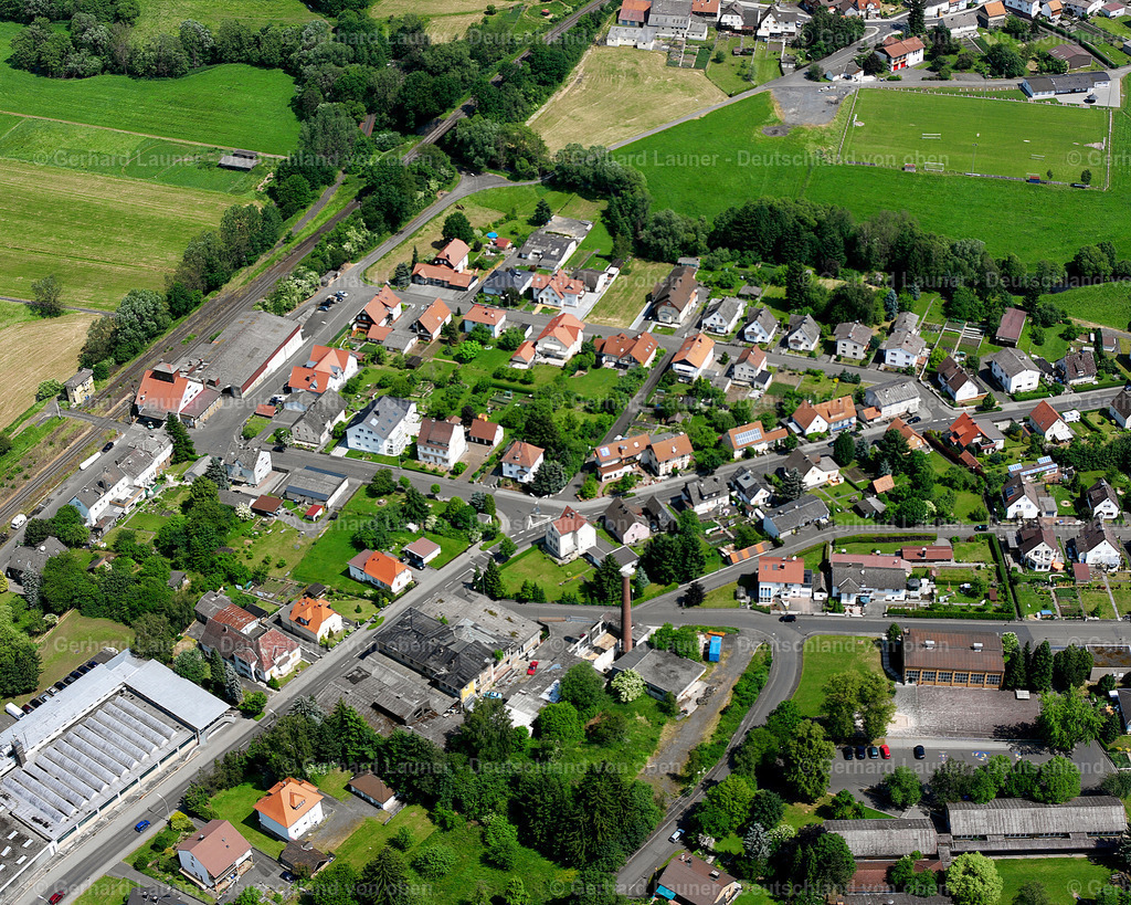 2614536 | NIEDER-GEMüNDEN 09.06.2006 Wohngebiet einer Einfamilienhaus- Siedlung  in Nieder-Gemünden im Bundesland Hessen, Deutschland // Single-family residential area of settlement  in Nieder-Gemünden in the state Hesse, Germany Foto: Gerhard Launer