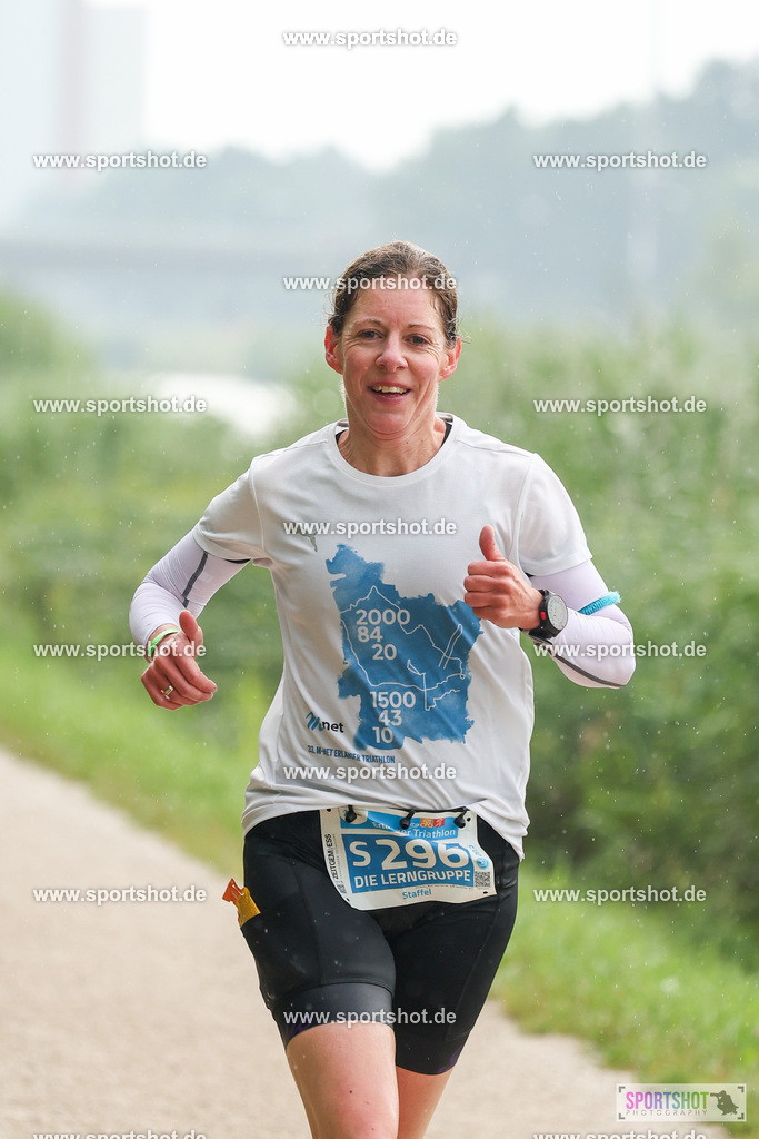 LUR_1234 | 34. M-net Erlanger Triathlon 2025 #erlangertriathlon  #mnettriathlon2025 #mnettriathlon #team #olympischedistanz #mitteldistanz #triathlon #maindonaukanal  #erlangertriathlon2025 #yourpictrs #tv1848 #tv1848erlangen  #triathlonbayern #sportinerlangen #demsportverbunden #sportshot_your_pictrs Copyright: www.sportshot.de