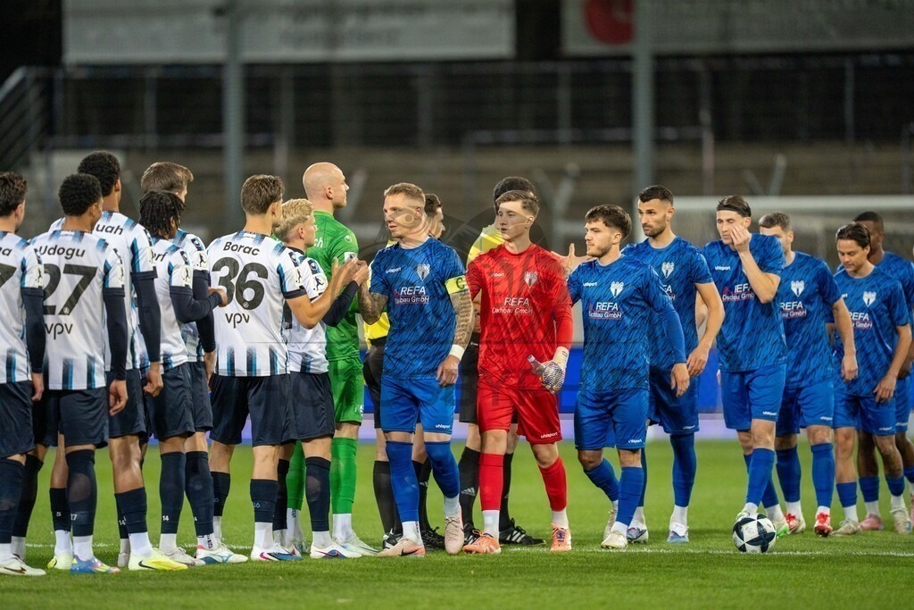 SV Stuttgarter Kickers vs. SGV Freiberg, Fussball, WFV-Pokal, Viertelfinale, 17.03.2026 | Beide Mannschaften vor Spielbeginn,SV Stuttgarter Kickers vs. SGV Freiberg, Fussball, WFV-Pokal, Viertelfinale, 17.03.2026Foto: photosbyphips/Philip Ziegler