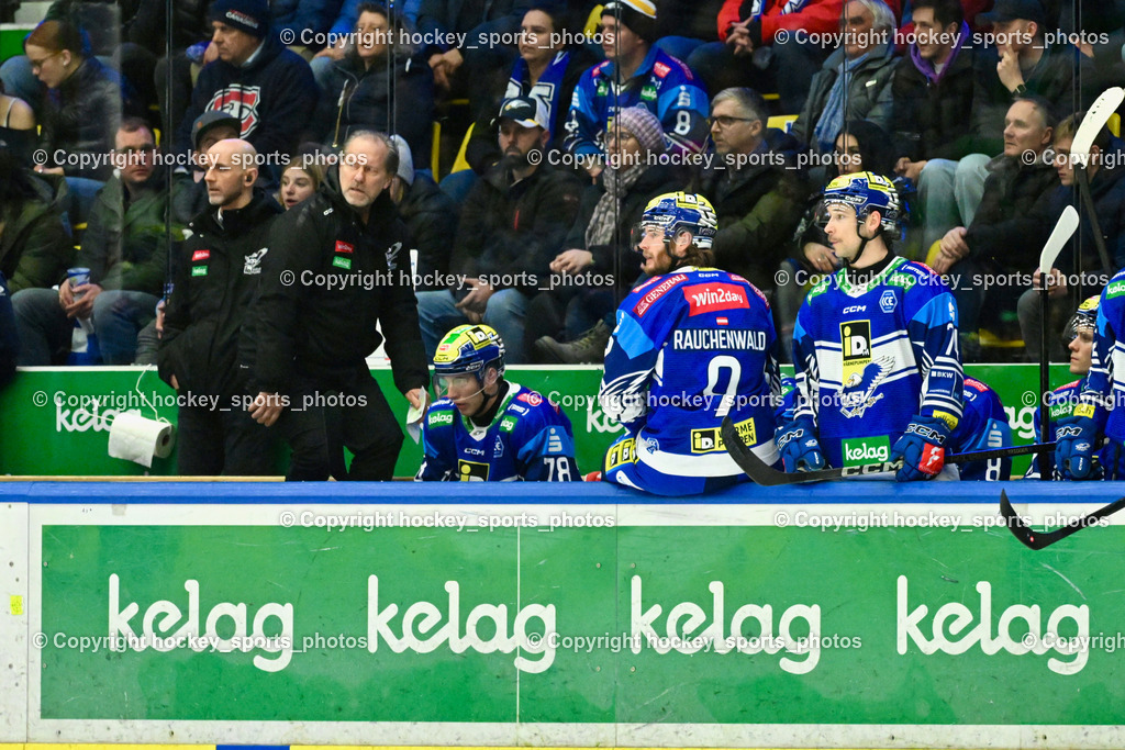 EC IDM Wärmepumpen VSV vs. STEINBACH BLACK WINGS LINZ  | Spielerbank EC VSV, Asisstentcoach EC VSV MACHREICH Patrick, Headcoach EC VSV TUOMIE Tray,#2 MACPHERSON Dylan EC VSV, EC IDM Wärmepumpen VSV vs. STEINBACH BLACK WINGS LINZ , EC IDM Wärmepumpen VSV vs. STEINBACH BLACK WINGS LINZ  am 28.01.2025 in Villach (Stadthalle Villach), Austria, (Photo by Bernd Stefan)
