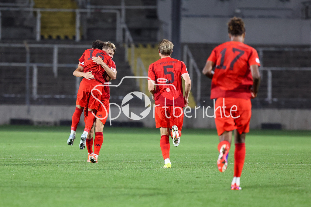 FC Bayern Amateure - DjK Vilzing | Jubel nach dem Treffer zum 1-1 Ausgleich durch Samuel UNSOELD (FC Bayern München II #19) / Freude / Treffer / Happy / Regionalliga Bayern: FC Bayern München II - DjK Vilzing, Grünwalder Stadion am 30.08.2024