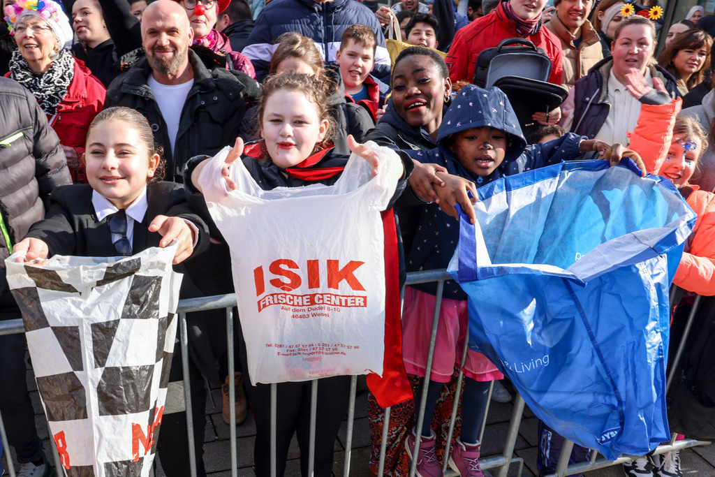 top-top.de 240212-028 | Foto, Video, Fotografie, Videografie, Fotobox, DJ, Discjockey, Musik, Musikbox, Veranstaltung, Photobooth, Amazon, Ebay, Buchtipp, Bestseller, Autor, Verlag, Buch, Wesel, Hamminkeln, NRW, Dinslaken, Rees, Drohne, Hochzeit, Party, Fotobox, Wesel, Fotograf