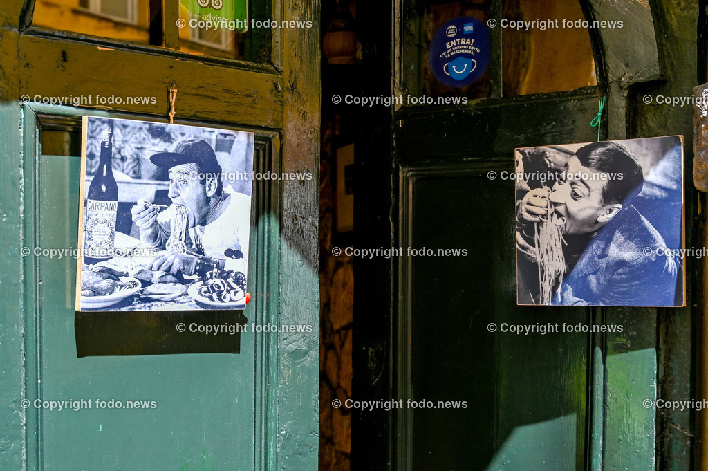 Italien_ Toscana_ Lucca_ 29.05.2024-33 | 29.05.2024, Italien, ITA, Toskana, Lucca im Bild Stadtansichten, Gebäude, Architektur, Touristen, Historisch, Souvenier, 


Lucca ist die Hauptstadt der Provinz Lucca in der Toskana. Sie liegt im Tal des Flusses Serchio etwa 20 km nordöstlich von Pisa und 20 km östlich der toskanischen Küste
Quelle: Wikipedia
