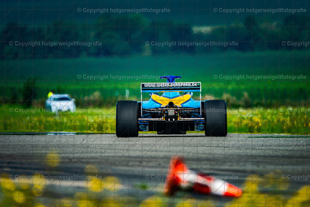 Heiße Luft | Foto vom 3. Classic Motor Weekend 18. - 20. August 2023 auf dem Flugplatz in Obermehler - Realisiert mit Pictrs.com