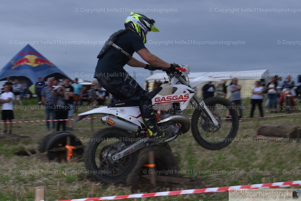 DSC_0203_01 (2) | Sportfotografie , Motorsport, Motoross, Reitsport, Mointainbike, Enduro,
Landschaft , Outdoor, Eventfotografie, Landschaft, Bilder online bestellen - Realisiert mit Pictrs.com