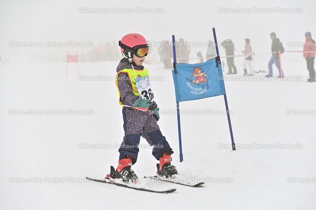 SRF_20.02.2026_0082 | Skirennfotos,Serfaus,Fiss,Ladis,Kinderskirennen,Winter,Tirol,Oberland,skirace,SFL,feelfree,weil wir's genießen,ski,Ski,skifahren,Sonnenplateau, - Realisiert mit Pictrs.com