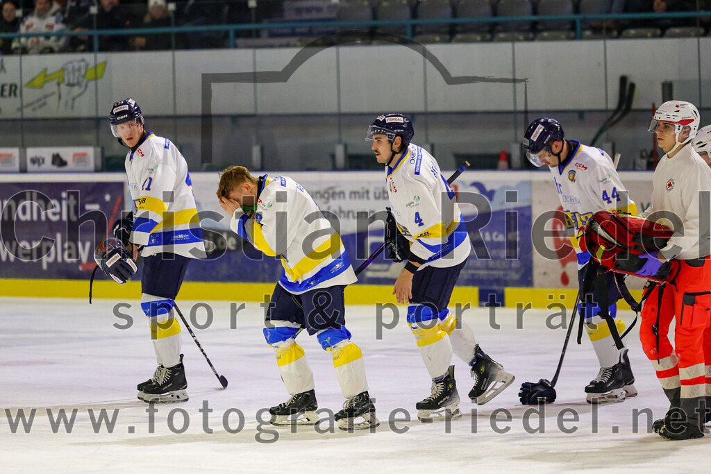 2025-12-05_143_TSV_Erding_gegen_Stuttgart_Rebels | Erding, Deutschland, 05.12.2025:Eishockey, Oberliga Süd 2025 / 2026, 23. Spieltag, TSV Erding gegen Stuttgart Rebels, Endergebnis: 5:6Florian Renner (Stuttgart Rebels, #8), Nolan Renke (Stuttgart Rebels, #4), Jack Bloem (Stuttgart Rebels, #44)Foto: Christian Riedel / fotografie-riedel.net