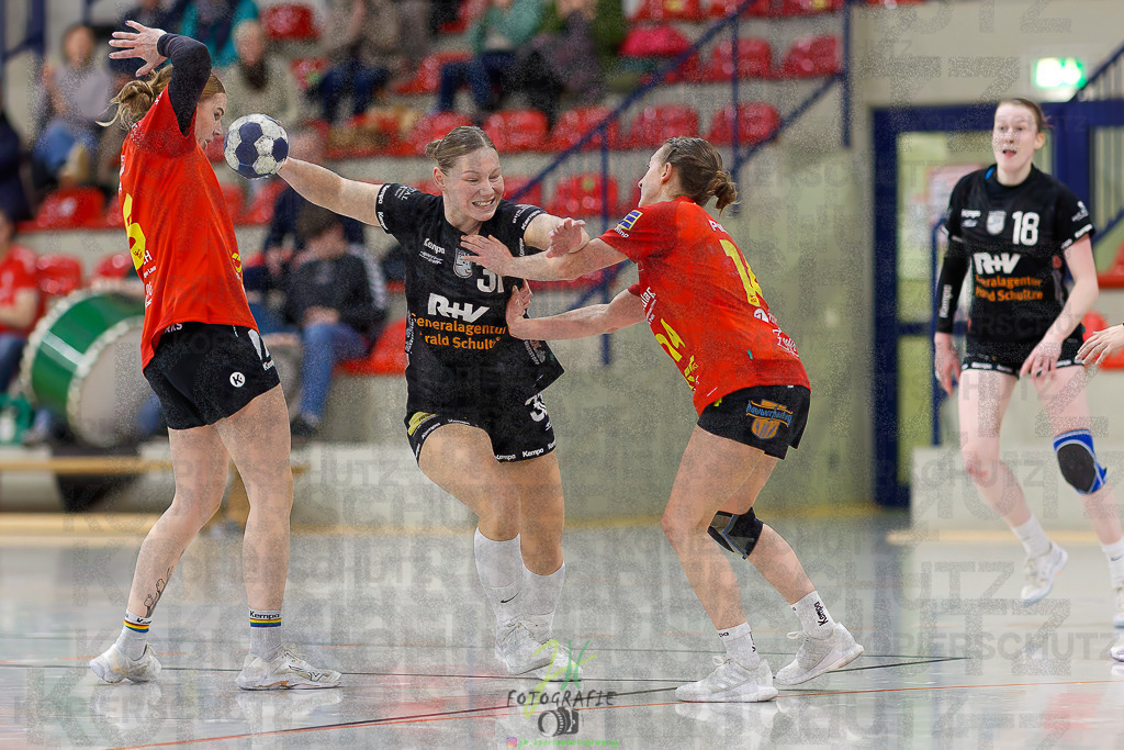 Frauen Regionalliga (HHV); HSG Wettenberg - HSG Twistetal | Frauen Regionalliga (HHV); HSG Wettenberg - HSG Twistetal am 08.11.2025 in Launsbach (Wettenberg) (Halle GS Launsbach (Wettenberg))Photo © 2025 - Jörg Heinrich - Realisiert mit Pictrs.com