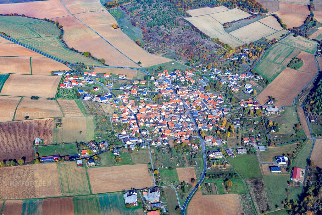 Luftbild: Ortsansicht von Süden im Ortsteil Böttigheim in Neubrunn im Bundesland Bayern in Deutschland. Foto: IMG_112324.jpg vom 02.11.2018 durch Werner Riehm/FLY-FOTO.de