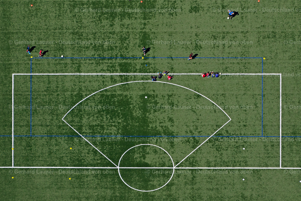 4033169 | FREIBURG IM BREISGAU 30.06.2020 Ensemble von Sportplatzanlagen an der Schwarzwaldstraße in Freiburg im Breisgau im Bundesland Baden-Württemberg. // Ensemble of sports grounds on Schwarzwaldstrasse in Freiburg im Breisgau in the state Baden-Wuerttemberg. Foto: Gerhard Launer