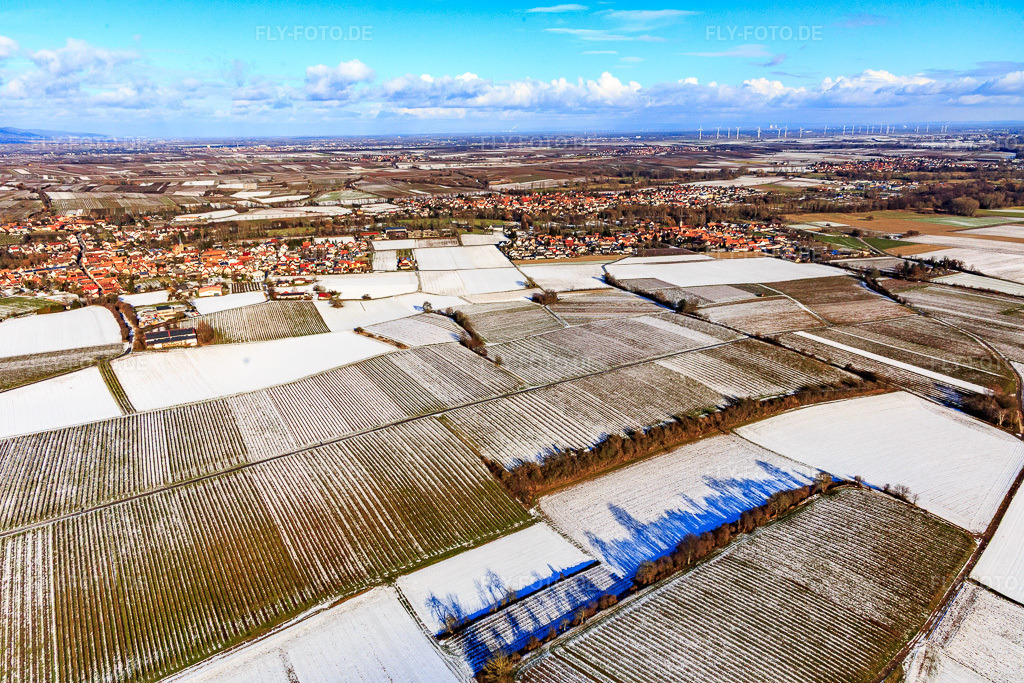 Luftbild: Ortsansicht aus Süden im Winter bei Schnee im Ortsteil Ingenheim in Billigheim-Ingenheim im Bundesland Rheinland-Pfalz in Deutschland. Foto: IMG_096159.jpg vom 15.01.2017 durch Werner Riehm/FLY-FOTO.de