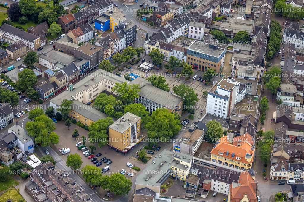 Duisburg240704908-West | Luftbild, Duisburg-West, Bezirksamt Homberg, Bismarckplatz und Augustastraße Fußgängerzone, Wohngebiet Alt-Homberg, Duisburg, Ruhrgebiet, Nordrhein-Westfalen, Deutschland