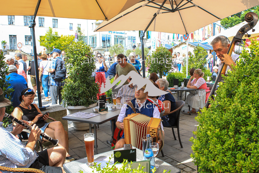 OE7A3847 | jeder freie Platz wird zur Bühne