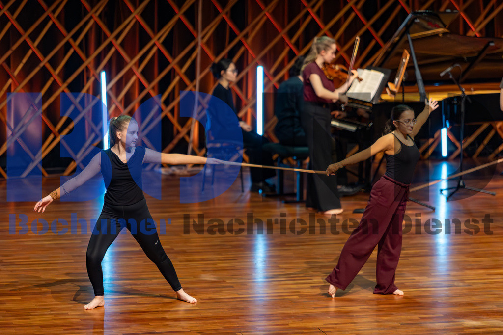 SES_ZWIBOC20250204-27 | bond - Realisiert mit Pictrs.com