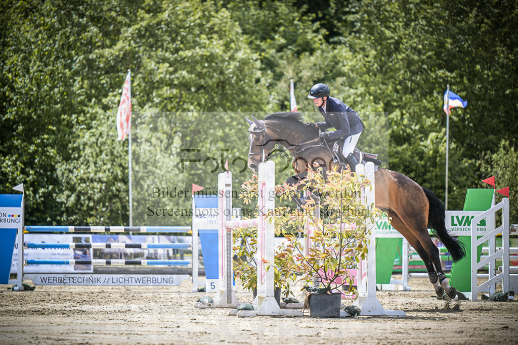 DOS_6045 | Entdecke hochwertige Reitturnierfotos von Foto Oger. Professionell, emotional und authentisch – jetzt Lieblingsmomente im Shop bestellen.Deutschlandweite Turnierfotografie. - Realisiert mit Pictrs.com