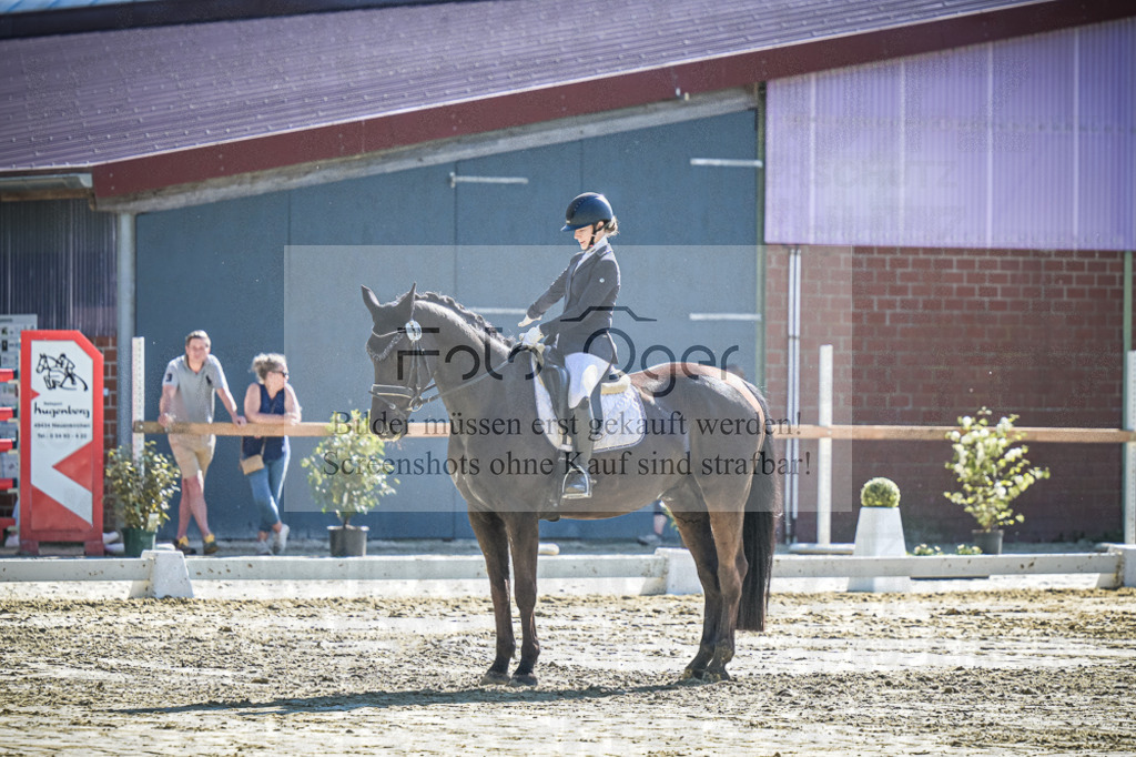 DOS_2835 | Entdecke hochwertige Reitturnierfotos von Foto Oger. Professionell, emotional und authentisch – jetzt Lieblingsmomente im Shop bestellen.Deutschlandweite Turnierfotografie. - Realisiert mit Pictrs.com