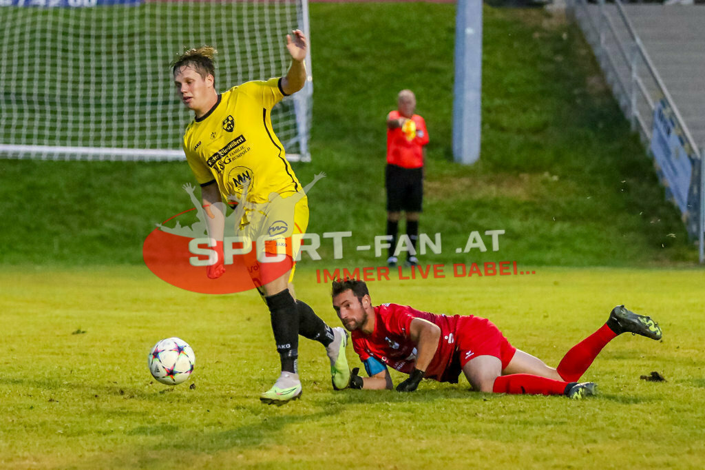 SV Feldkirchen - SC Launsdorf 2-1, Unterliga Ost | Hans Thamer (SV Feldkirchen, K #1) Fabian Gangl (SC Launsdorf #10) SV Feldkirchen - SC Launsdorf 2-1 am 23.08.2023 in Feldkirchen
(Modehaus NIMO Arena), Austria, (Photo by Ernst Krawagner sport-fan.at) - Realisiert mit Pictrs.com