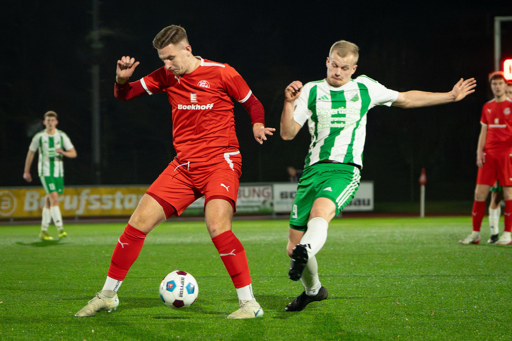 Fußball I Herren I Saison 2025-2026 I Freundschaftsspiel I TSV Grossenkneten - TuS Lutten I 0907 | Henrik Sieveke (9, TuS Lutten) - Realisiert mit Pictrs.com