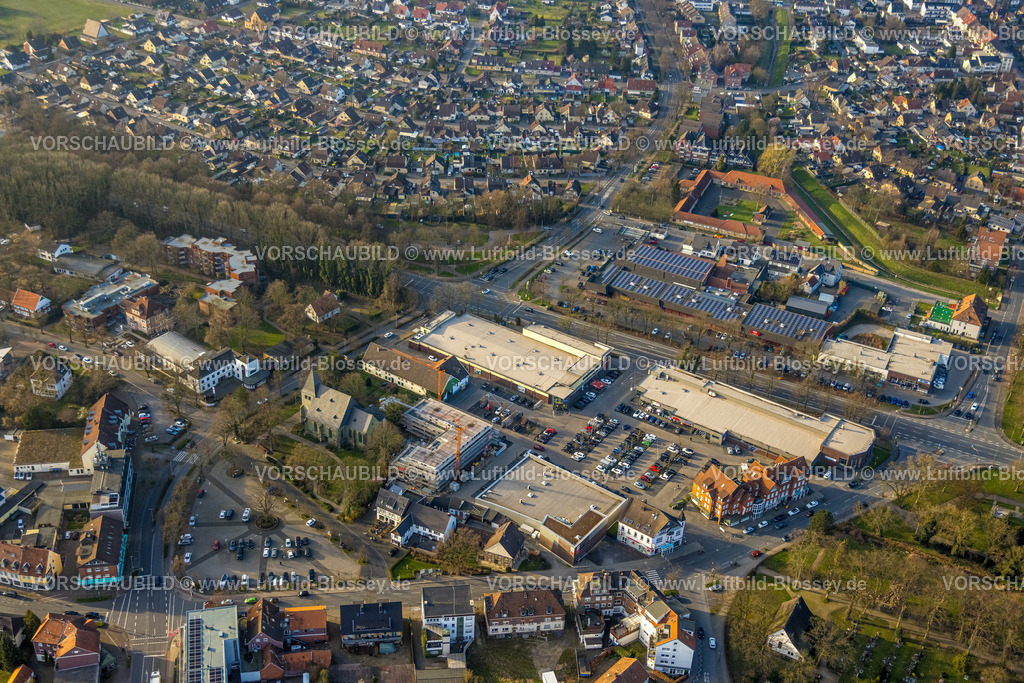 Hamm240305753 | Luftbild, Einkaufszentrum mit Supermarkt Rewe, Edeka, Aldi und DM, evang. St.-Victor-Kirche und Neubau Baustelle, oben Alter Bauhof Herringen, Stadtbezirk Herringen, Hamm, Ruhrgebiet, Nordrhein-Westfalen, Deutschland