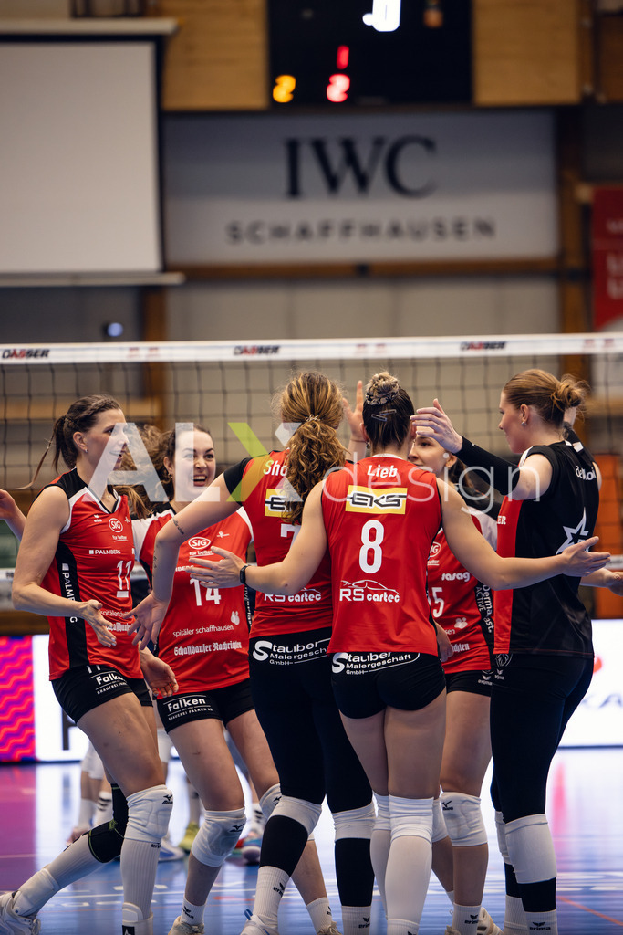 Volleyball I Frauen I Saison 2025-2026 I Volleyball NLA | Women I Round 14 I VC Kanti Schaffhausen - NLZ Volleyball Academy Zürich I 16.01.2026 | VC Kanti Schaffhausen - Spielerinnenkreis - Realisiert mit Pictrs.com