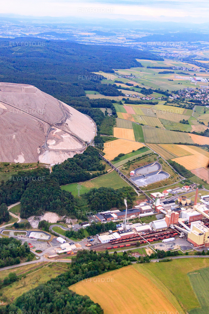 Luftbild: Monte Kali - Abraumhalde der K+S Minerals and Agriculture GmbH in Neuhof im Bundesland Hessen in Deutschland. Foto: IMG_68354.jpg vom 21.06.2014 durch Werner Riehm/FLY-FOTO.deK+S Aktiengesellschaft | K+S Aktiengesellschaft