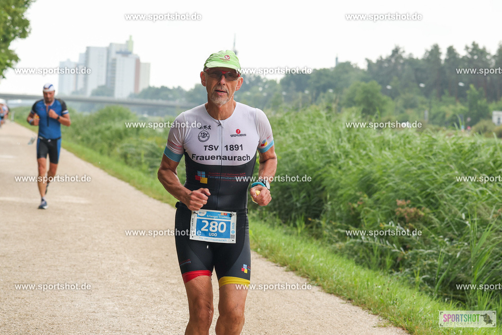 LUR_1752 | 34. M-net Erlanger Triathlon 2025 #erlangertriathlon  #mnettriathlon2025 #mnettriathlon #team #olympischedistanz #mitteldistanz #triathlon #maindonaukanal  #erlangertriathlon2025 #yourpictrs #tv1848 #tv1848erlangen  #triathlonbayern #sportinerlangen #demsportverbunden #sportshot_your_pictrs Copyright: www.sportshot.de