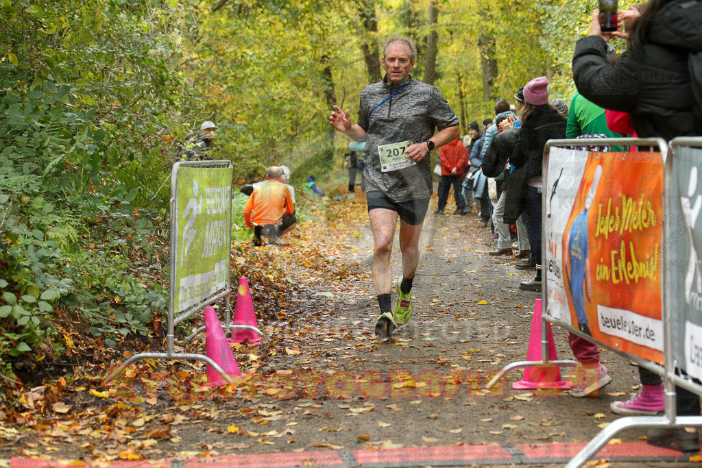 251026_1233_EX1_0663 | Sportfotografie im Rhein-Sieg Kreis, Köln, Bonn, NRW, Rheinland Pfalz, Hessen, etc. Unser Tätigkeitsfeld umfasst den Laufsport vom Volkslauf über den Marathon, Duathlon, Triathon bis zum Ultralauf wie Kölnpfad Ultra oder Schindertrail.
