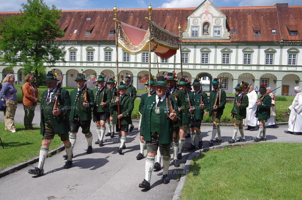 IMGP7074 | fotografiert von Axel PollmannLeonhardi Wallfahrt Benediktbeuern und Murnau, Fronleichnam, Fasching, Landschaft im Loisachtal und Benediktbeuern  - Realisiert mit Pictrs.com