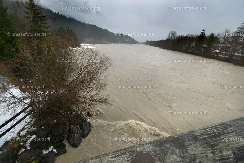 welltvi--2020-Feb03-Starkregen-Lech-b-Weissenbach-WTV_1174 | Info aus dem Bezirk Reutte/Ausserfern Tirol sowie eine umfangreiche Bilddatenbank über die gesamte Region: Lechtal, Talkessel Reutte, Tannheimertal, Zwischentoren. Lech, Plansee, Zugspitze, Grenztunnel, B179, Fernpassstraße, Verkehr, Lawinen, Tradition, - Realisiert mit Pictrs.com