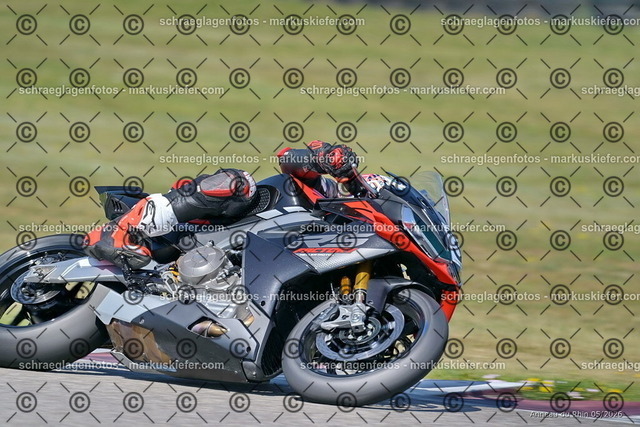 26BT02-0223 | markuskiefer.com - Realisiert mit Pictrs.com