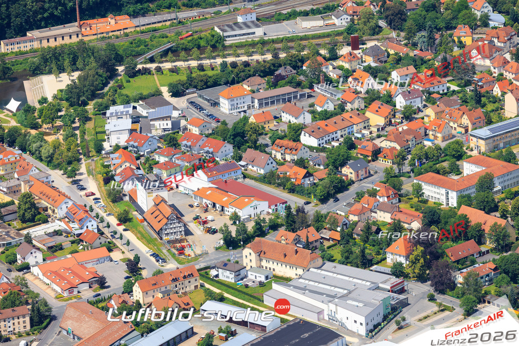 Die Luftaufnahme der Stadt Kronach wurde vom UL-Flugzeug heraus erstellt ( keine Drohne )- hohe Auflösung für beste Qualität
