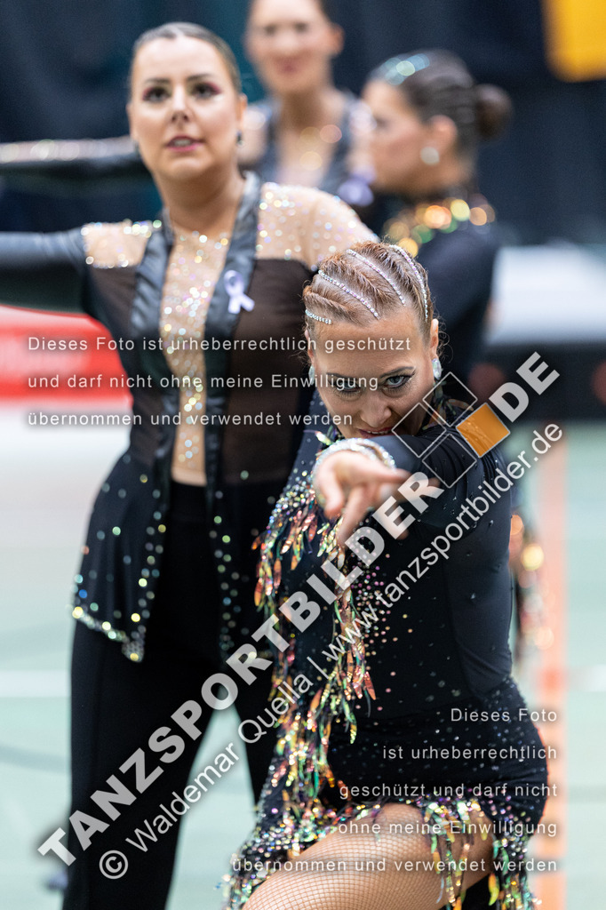 20240323-00428 | Hier finden Sie Tanz Bilder vom Latein und Standard Formationen tanzen. Sportbilder vom Tanzsport. Schöne Fotos und von Weltmeisterschaft, Europameisterschaft, Bundesliga, Regionalliga, Oberliga und Landesliga sowie von GOC Stuttgart, DanceComp, WM Bremen