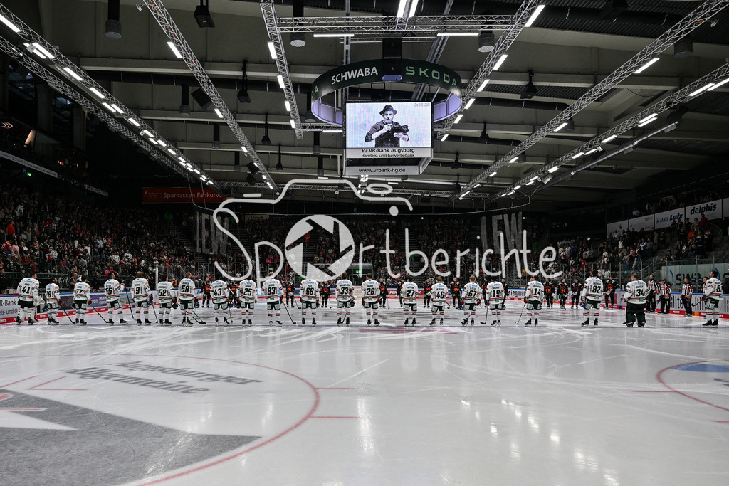 Augsburger Panther - Moser Medical Graz99ers | Dei Augsburger Panther gedenken dem verstorbenen  und langjährigem Teamfotografen Thorsten FRANZISI / Testspiel: Augsburger Panther - Moser Medical Graz99ers; Curt Frenzel Stadion am 31.08.2025