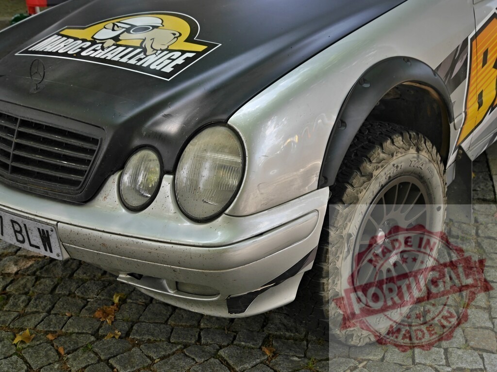 Mercedes-Benz preparing for Moroccan Challenge off-road rally | Dirty Mercedes-Benz rally car showing front details and all-terrain tire - Realisiert mit Pictrs.com