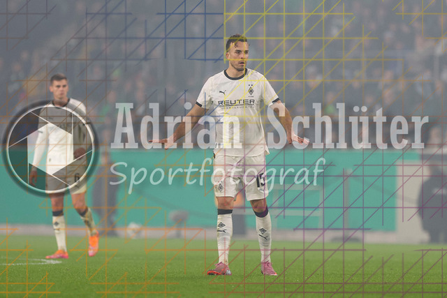 Borussia Mönchengladbach vs Karlsruher SC - DFB-Pokal 2. Runde | Mönchengladbach, Deutschland, 28.10.25:   Haris Tabakovic (Borussia Mönchengladbach) gestikuliert, Gestik waehrend des Spiels der DFB-Pokal 2. Runde zwischen Borussia Mönchengladbach vs Karlsruher SC im Stadion im Borussia Park(Foto von Brauer-Fotoagentur / Adrian Schlueter)