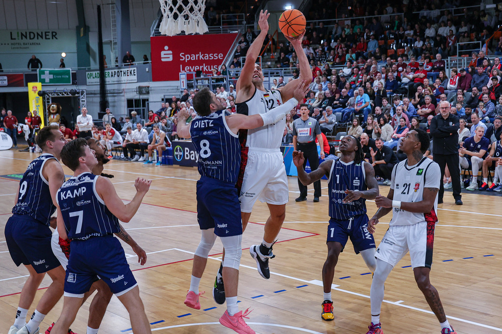 BAYER GIANTS vs VfL Sparkassenstars Bochum-50 | Fotos von Basketballspielen aus dem Raum NRW fotografiert von Gero Mueller-Laschet und Daniel Schaefer - Realisiert mit Pictrs.com