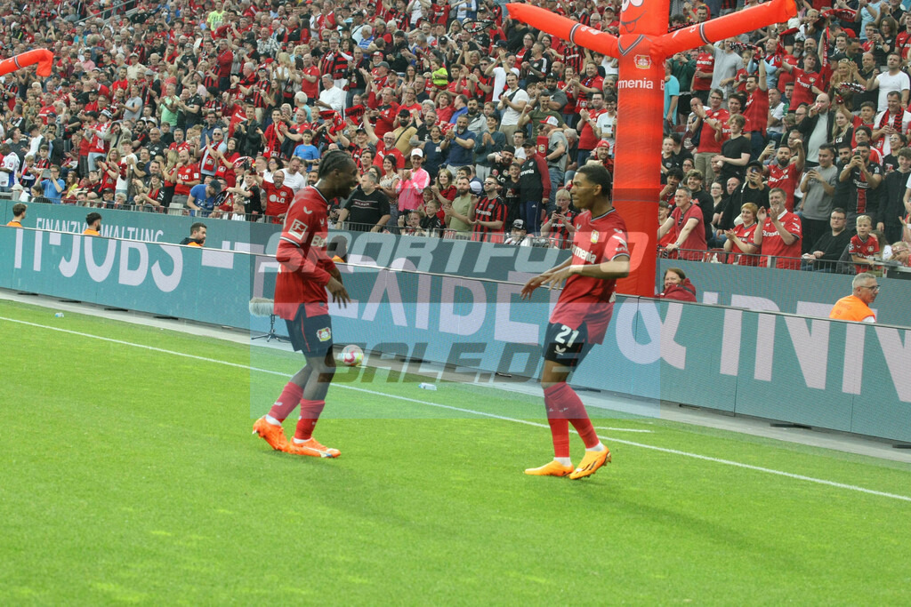 Bayer 04 Leverkusen - Borussia Mönchengladbach | Jeremie Frimpong und Amine Adli - © Sportfoto-Sale (MK) - Realisiert mit Pictrs.com