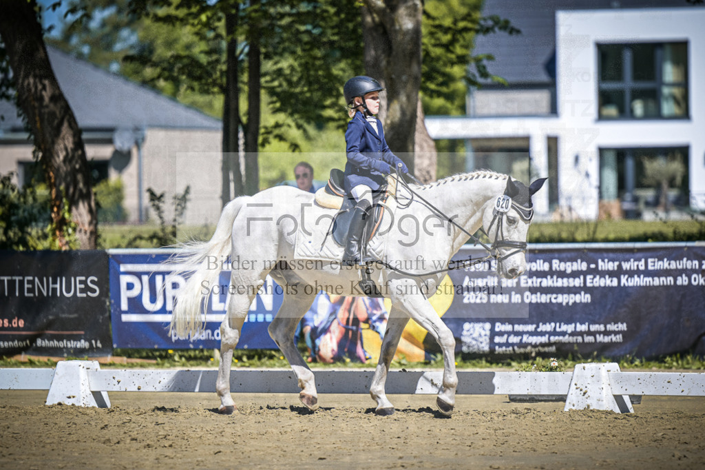 DOS_8393 | Entdecke hochwertige Reitturnierfotos von Foto Oger. Professionell, emotional und authentisch – jetzt Lieblingsmomente im Shop bestellen.Deutschlandweite Turnierfotografie. - Realisiert mit Pictrs.com