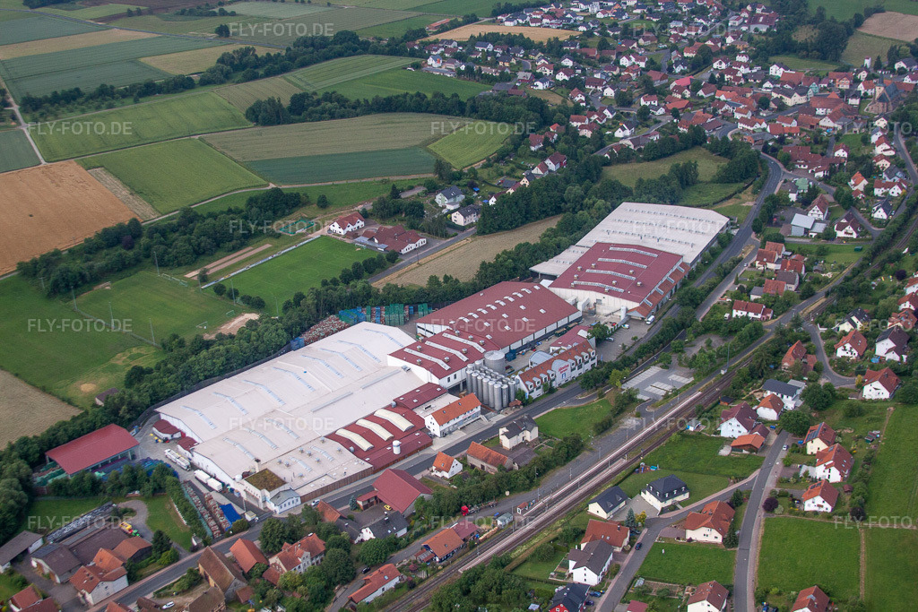 Luftbild: Werksgelände Förstina-Sprudel Mineral- und Heilquelle im Ortsteil Memlos in Eichenzell im Bundesland Hessen in Deutschland.Foto: IMG_68864.jpg vom 22.06.2014 durch Werner Riehm/FLY-FOTO.deAuflösung des Originals: 4752 x 3168 px
