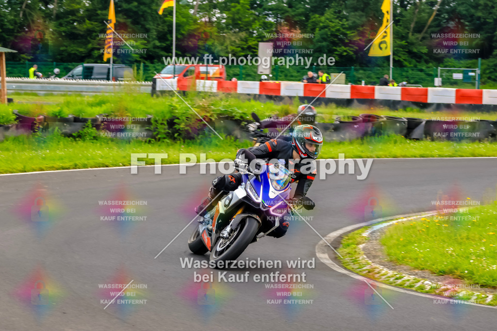 VBK-7031 | Hier findet Ihr Bilder von Touristenfahrten auf der Nürburgring Nordschleife oder von anderen Veranstaltungen die ich besucht habe. Viel Spass beim Durch Schauen 