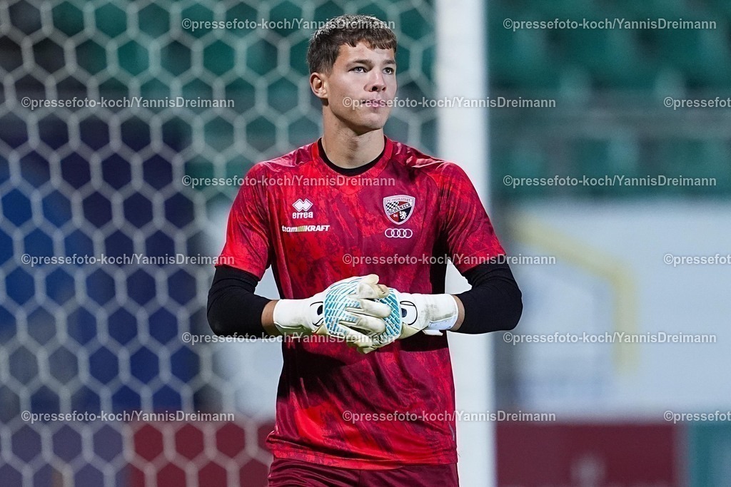 xYDR31102501083 | 31.10.2025, xydrx, Fußball, 3.Liga, FC Viktoria Köln - FC Ingolstadt 04, Saison 2025 2026, Sportpark Höhenberg: David Klein (FC Ingolstadt #47)   DFB regulations prohibit any use of photographs as image sequences and or quasi-video.