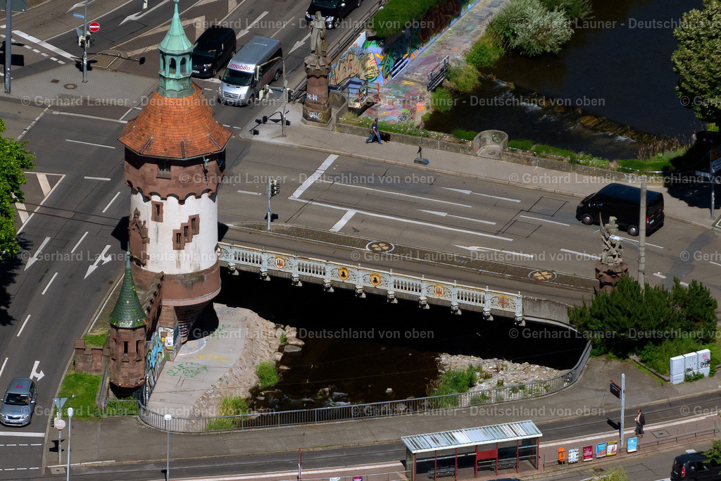 9102025 | FREIBURG IM BREISGAU 30.06.2020 Turm- Bauwerk " Freiburger Türmchen " an der Dreisamstraße im Ortsteil Altstadt in Freiburg im Breisgau im Bundesland Baden-Württemberg, Deutschland. Weiterführende Informationen bei: Stadt Freiburg im Breisgau. // Tower structure " Freiburger Tuermchen " on Dreisamstrasse in the district Altstadt in Freiburg im Breisgau in the state Baden-Wuerttemberg, Germany. Further information at: Stadt Freiburg im Breisgau. Foto: Gerhard Launer
