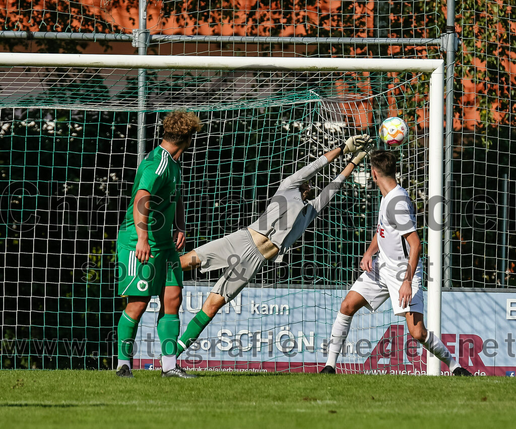 2023-09-10_025_SV_Eichenried_gegen_FC_Eitting | Eichenried, Deutschland, 10.09.2023:
Fußball, Kreisliga 2023 / 2024, 8. Spieltag, SV Eichenried gegen FC Eitting, Endergebnis: 1:2

Torwart Noah Mpatsios (FC Eitting, #1), Andreas Kostorz (FC Eitting, #19)

Foto: Christian Riedel / fotografie-riedel.net