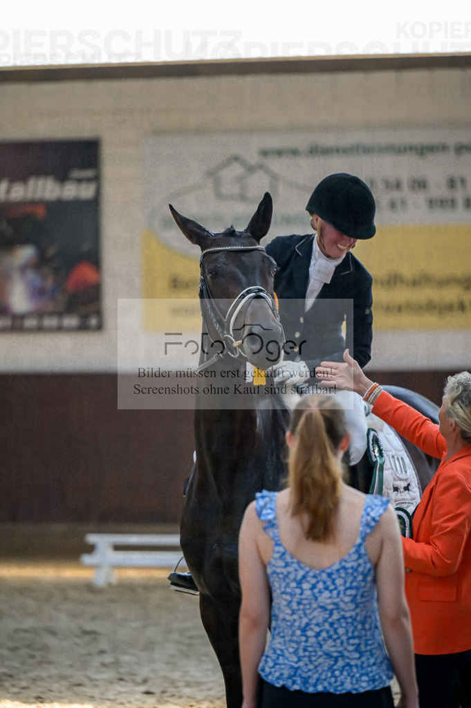 Reitturnier Voxtrup | Entdecke hochwertige Reitturnierfotos von Foto Oger. Professionell, emotional und authentisch – jetzt Lieblingsmomente im Shop bestellen.Deutschlandweite Turnierfotografie. - Realisiert mit Pictrs.com