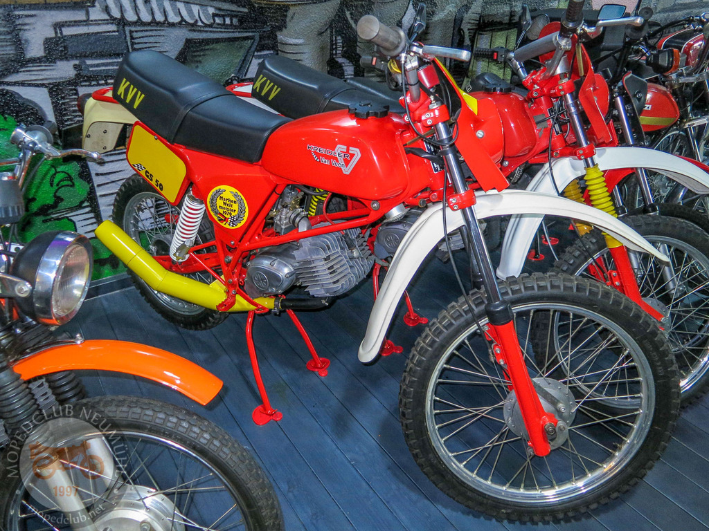 MopedmuseumNeumühl_151023_068 | Bildergalerie von Sport-Ereignissen aber auch von weiteren spannenden Dingen - nicht nur vom Niederrhein. In Anlehnung an den bekannten Spruch von Hanns Dieter Hüsch heißt das Motto: "Niederrhein ist überall".  - Realisiert mit Pictrs.com