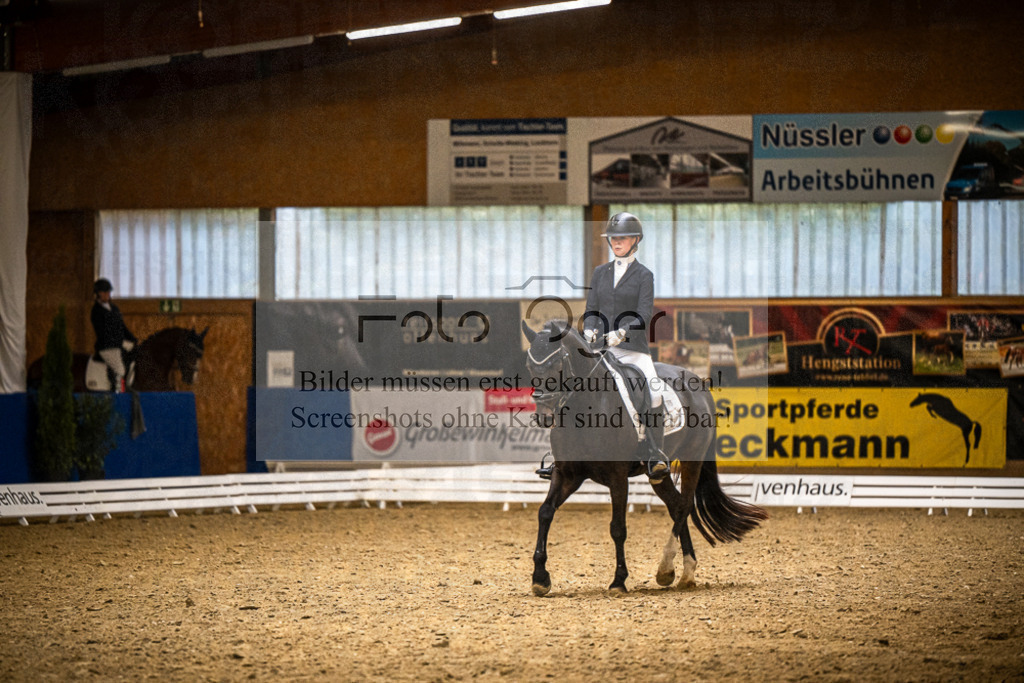 DOS_1722 | Entdecke hochwertige Reitturnierfotos von Foto Oger. Professionell, emotional und authentisch – jetzt Lieblingsmomente im Shop bestellen.Deutschlandweite Turnierfotografie. - Realisiert mit Pictrs.com